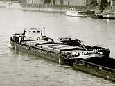 MS-Sternberg als Frachter auf der Elbe