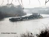 Vorbeifahrt im Kanal