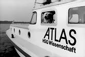 D-Boot "ALTLAS" als Regatta-Startboot in Berlin 1982
