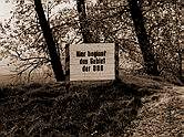 BRD-Grenzschild vor DDR-Gebiet